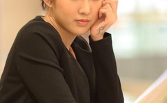 他趴在她两腿之间疯狂添漫画